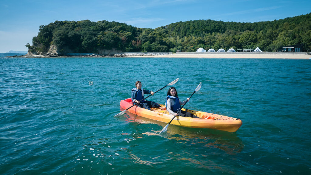 瀬戸内海の景色を楽しみながら進むカヤック体験